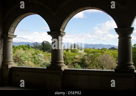 Einen spanischen Kolonialstil Kolonnade oder offene Veranda im Santo Domingo Museum, Oaxaca, Mexiko. Stockfoto