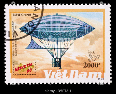 Briefmarke aus Vietnam, die Darstellung der Tissandier-Luftschiff Stockfoto