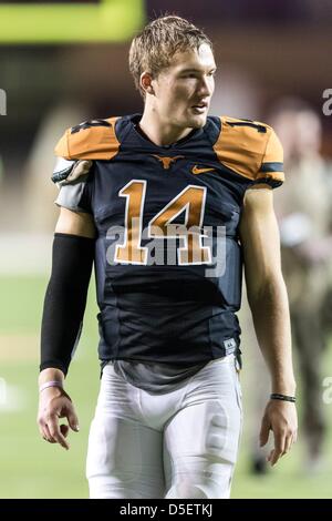 Austin, Texas, USA. 30. März 2013.  Texas Longhorns quarterback David Ash (14) nach 2013 Texas Football Orange-weiss Scrimmage am Darrell K Royal-Texas Memorial Stadium. Stockfoto