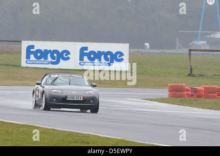 Ein Autorennen rund um Schloss Combe Rennstrecke auf den Bristol Motor Club Great Western Sprint 2013. Stockfoto