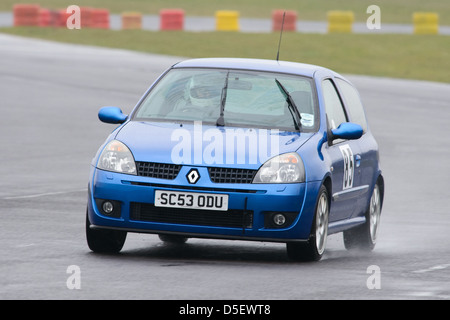 Ein Autorennen rund um Schloss Combe Rennstrecke auf den Bristol Motor Club Great Western Sprint 2013. Stockfoto