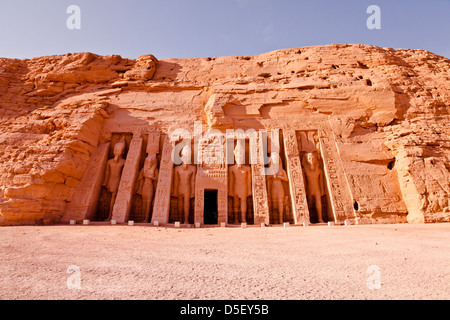 antike Tempel der Hathor in Abu Simbel in Ägypten Stockfoto