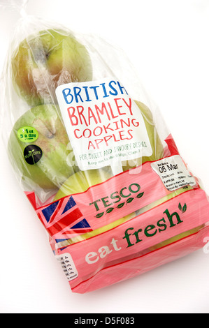 BRITISCHE Bramley Kochen Äpfel mit einem britischen Union Jack Logo-Schild Stockfoto