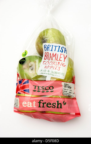 BRITISCHE Bramley Kochen Äpfel mit einem britischen Union Jack Logo-Schild Stockfoto