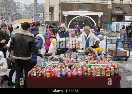 Russische Puppen zum Verkauf in Moskau Stockfoto