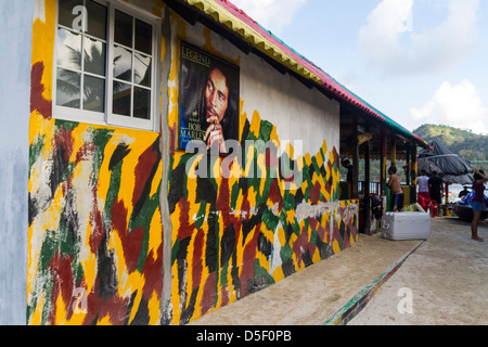 Eine Wand gemalt mit dem Bild von Bob Marley, Isla Grande, Doppelpunkt, Republik Panama, Mittelamerika Stockfoto