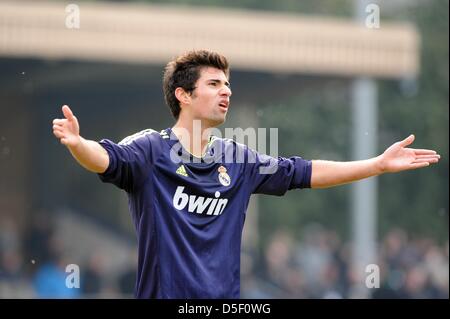 Reals Enzo Zidane, Sohn von Zinedine Zidane, Gesten während des Spiels Real Madrid gegen Borussia Mönchengladbach in der U19-Championstrophy im Stadion in Rossstrasse, Düsseldorf, 31. März 2013. Foto: Frederic Scheidemann Stockfoto