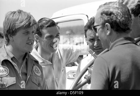 Jim Clark Welt Chamionpion Formel 1 & Lotus Team Chef Colin Chapman fotografiert 1964 in Mosport Raceway, Ontario, Kanada Stockfoto