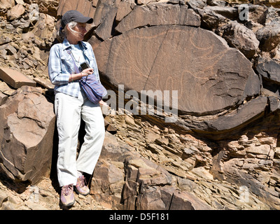 Wadi in der Nähe von Dorf Ait Ouabelli wo gibt es eine Urgestein-Kunst-Website, auf der Straße zwischen Akka und IKSG in Marokko Stockfoto