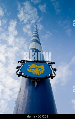 Maibaum mit Wappen von Bayern Stockfoto