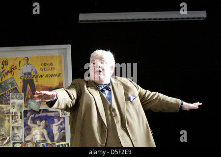 DIE HISTORY BOYS von Alan Bennett, Regie: Nicholas Hytner mit Richard Griffiths (Hector) Stockfoto