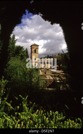 Der Palacio de Generalife, war der Sommer Palast und Landgut der Nasriden Herrscher des Emirats Granada in Al-Andalus, nun neben der Stadt Granada in der autonomen Gemeinschaft von Andalusien, Spanien Stockfoto