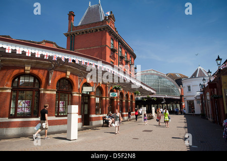 England, Berkshire, Windsor Royal Shopping im alten Bahnhof Bahnhofshalle Stockfoto