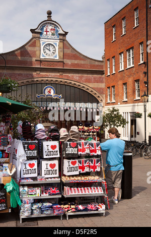 England, Berkshire, Windsor Royal Shopping Arcade-alte Eisenbahn-Bahn-Eingang Stockfoto