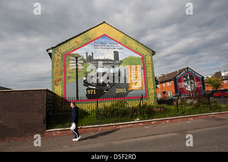 Eine nationalistische Wandgemälde im Ardoyne, Belfast, Nordirland. Stockfoto