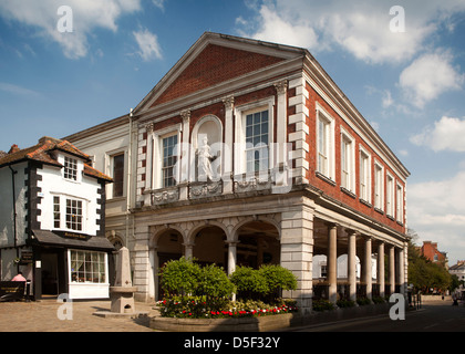 England, Berkshire, Windsor, High Street, Guildhall und Market Cross House (schiefe Haus) Stockfoto