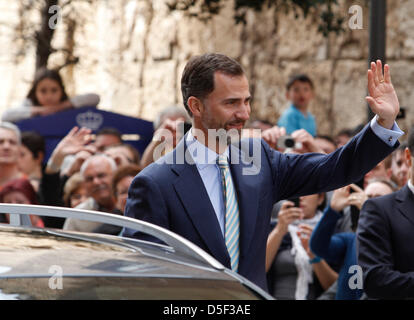 Mallorca, Spanien. 31. März 2013. Spaniens Kronprinz Felipe winkt der Menge nach dem Besuch einer Ostermesse in Palma De Mallorca auf der Insel Mallorca. Bildnachweis: Zixia/Alamy Live-Nachrichten Stockfoto