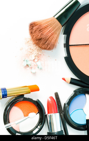Make-up-Kollektion auf weißem Hintergrund Stockfoto