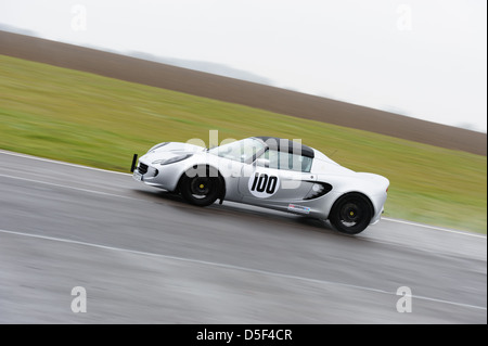 Ein Autorennen rund um Schloss Combe Rennstrecke auf den Bristol Motor Club Great Western Sprint 2013. Stockfoto