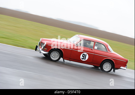 Ein Autorennen rund um Schloss Combe Rennstrecke auf den Bristol Motor Club Great Western Sprint 2013. Stockfoto
