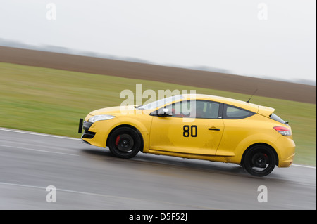 Ein Autorennen rund um Schloss Combe Rennstrecke auf den Bristol Motor Club Great Western Sprint 2013. Stockfoto