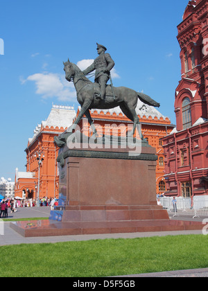 Das Denkmal von Marschall Georgy Zhukov auf dem Manezhnaya Platz in Moskau, Russische Föderation Stockfoto