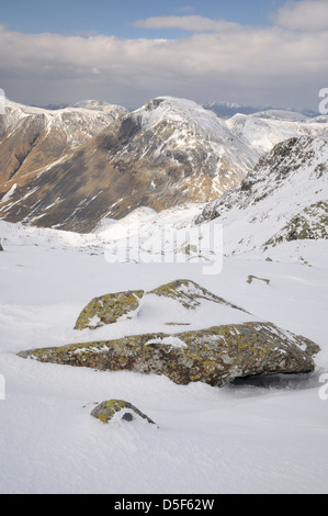 Ansicht des großen Giebel im Winter im englischen Lake District. Lange Pike, große Ende entnommen. Stockfoto