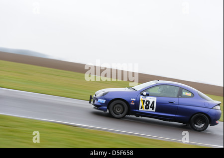 Ein Autorennen rund um Schloss Combe Rennstrecke auf den Bristol Motor Club Great Western Sprint 2013. Stockfoto