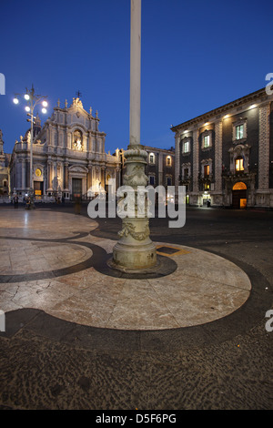 Domplatz in der Abenddämmerung, Catania, Italien Stockfoto