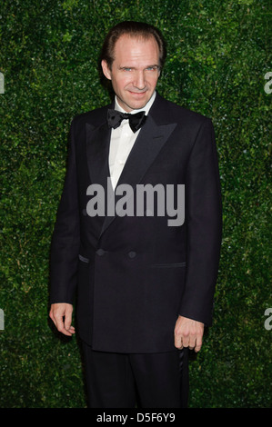 Ralph Fiennes in der 58. London Evening Standard Theatre Awards gesehen. Stockfoto
