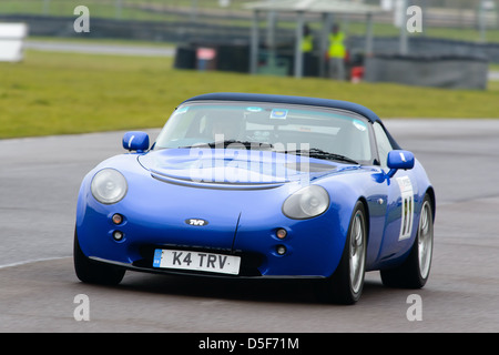 Ein Autorennen rund um Schloss Combe Rennstrecke auf den Bristol Motor Club Great Western Sprint 2013. Stockfoto
