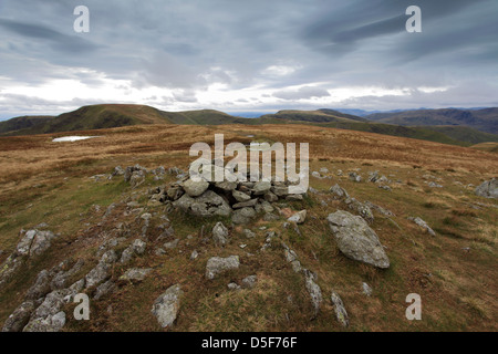 Blick über den Gipfel des Rampsgill Head fiel, Nationalpark Lake District, Cumbria County, England, UK. Stockfoto