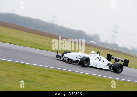 Ein Autorennen rund um Schloss Combe Rennstrecke auf den Bristol Motor Club Great Western Sprint 2013. Stockfoto