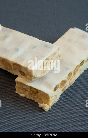 Nahaufnahme der italienischen traditionellen Pistazien Nougat, Torrone aus L' Aquila Stockfoto