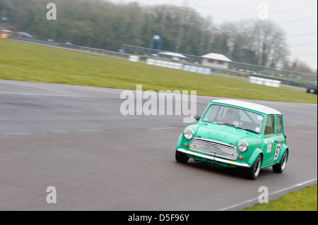 Ein Autorennen rund um Schloss Combe Rennstrecke auf den Bristol Motor Club Great Western Sprint 2013. Stockfoto