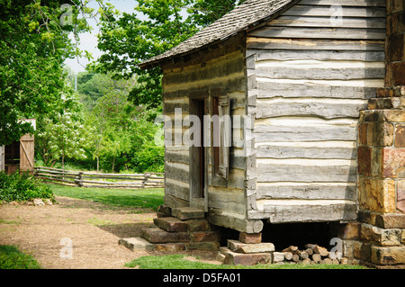 Ritter-McDonald Blockhaus aus den 1850er Jahren Shiloh Ozark Geschichtsmuseum, Springdale, Arkansas Stockfoto