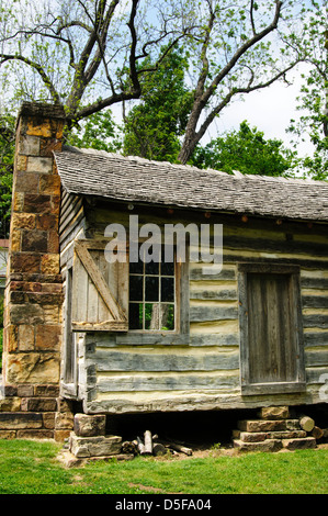 Ritter-McDonald Blockhaus aus den 1850er Jahren Shiloh Ozark Geschichtsmuseum, Springdale, Arkansas Stockfoto