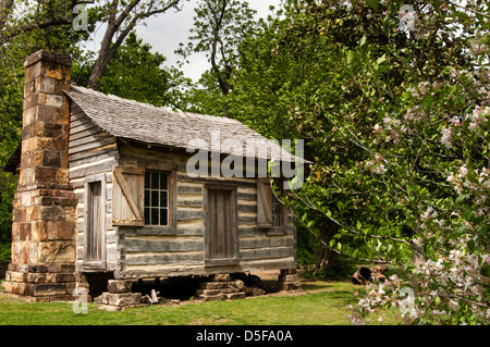 Ritter-McDonald Blockhaus aus den 1850er Jahren Shiloh Ozark Geschichtsmuseum, Springdale, Arkansas Stockfoto