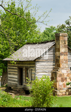 Ritter-McDonald Blockhaus aus den 1850er Jahren Shiloh Ozark Geschichtsmuseum, Springdale, Arkansas Stockfoto