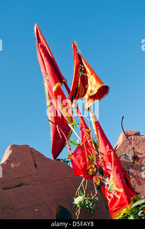Shiva-Tempel Red Flags in Rajasthan Stadt Jodhpur, Indien Stockfoto