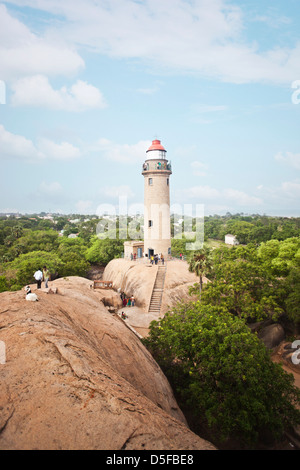 Leuchtturm auf dem Felsen in Mahabalipuram, Kanchipuram Bezirk, Tamil Nadu, Indien Stockfoto