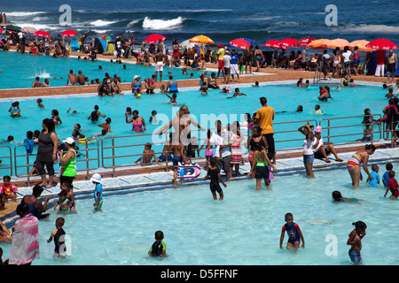 Sea Point Pavillon beschäftigt sich mit Menschen in Kapstadt - Südafrika Stockfoto