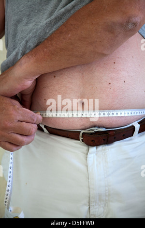 Mann mit Maßband Runde Taille Stockfoto