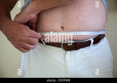 Mann mit Maßband Runde Taille Stockfoto