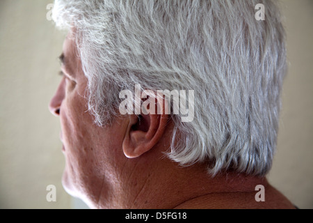 Mann mit silbernen Haaren Stockfoto