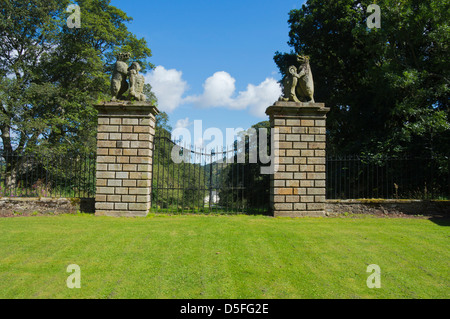 Tragen Sie, Gates, Traquair House, Innerleithen Grenzen Region, Schottland Stockfoto