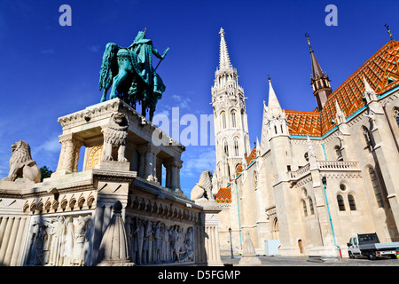 Reiterstatue von st. Stephan und Matthias Kirche in Budapest, Ungarn Stockfoto