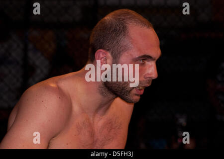 IMPERA MMA Fighting Championship 2013 Rom, Francesco Pensa (Rosilici Team) während des Spiels mit Alessandro Tucciarelli Kategorie 75 kg. Stockfoto