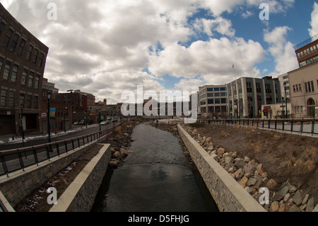 Van der Donck Park und dem Saw Mill River sind in die Stadt Yonkers in Westchester County in New York gesehen. Stockfoto