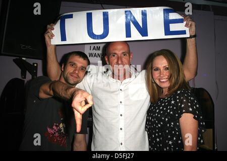 Telford, Großbritannien. 1. April 2013. Karen Maguire (Rebecca Atkinson) und Micky Maguire (Ciaran Griffiths) einen prominenten Auftritt Pussycats Nachtclub in Telford zu tun. Bildnachweis: Paul Talbot/Alamy Live-Nachrichten Stockfoto